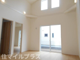 【居間・リビング】 | 郡山市芳賀3丁目新築一戸建て9棟 | ゆったりとしたリビングです