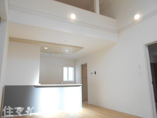 【居間・リビング】 | 郡山市芳賀3丁目新築一戸建て9棟 | こちらの居間で趣味の時間をお楽しみください