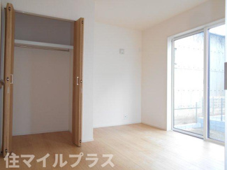 【洋室】 | 郡山市芳賀3丁目新築一戸建て9棟 | 落ち着いた色調の洋室です