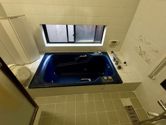 売中古戸建　沼津市東椎路の浴室|モノトーンを基調とした、落ち着きと清潔感のある浴室です。