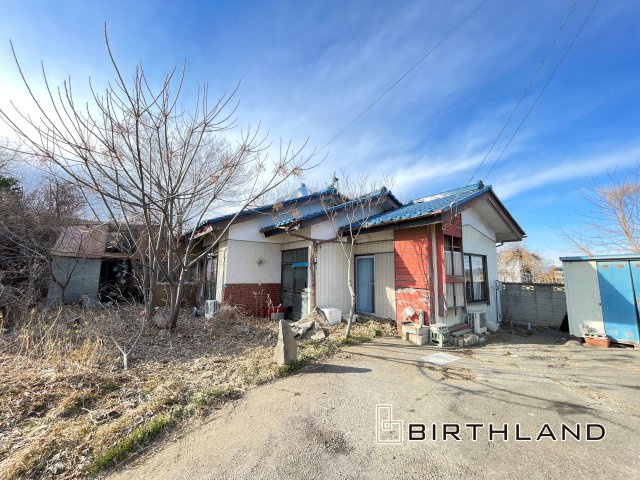 売地・住宅用地　太田市新田中江田町　木崎小学校・木崎中学校の外観|古家付きの住宅用地になります！