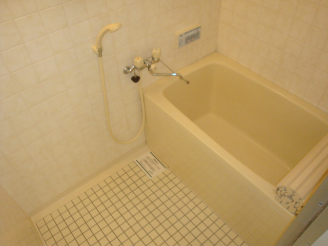 ジャルダン美樹の浴室