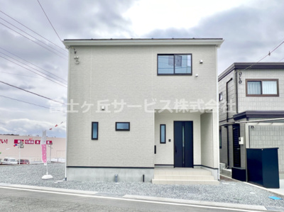 【外観】 | 富士宮市大岩 17期 新築一戸建て 1号棟 | 現在建築中の外観画像です。ご内覧は同じメーカーの完成物件へご案内いたしますので、いつでもご相談ください！