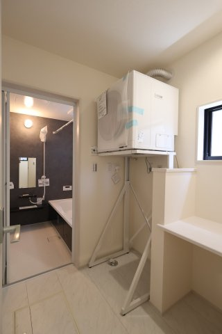 《仲介手数料無料》桜区西堀１０丁目11-24新築一戸建てリーブルガーデンのランドリースペース|ガス乾燥機が設置されています。