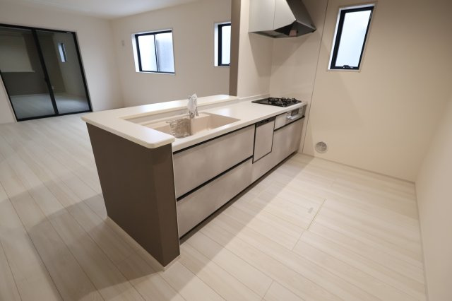 《仲介手数料無料》桜区西堀１０丁目11-24新築一戸建てリーブルガーデンのキッチン