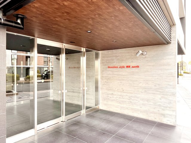 Devotion style 東京 north|住まいの“第一印象”を決める場所。洗練されたエントランスが、毎日の帰宅をちょっと誇らしくしてくれます。