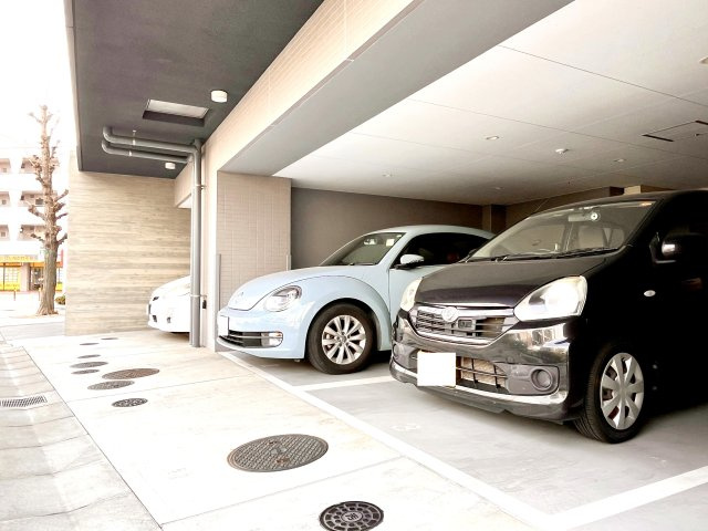 Devotion style 東京 northの駐車場|敷地内駐車場があることで、住まいの資産価値にもプラス。安心と利便性を兼ね備えたポイントです。