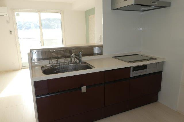 プランドール大高Ⅰのキッチン|３口ＩＨコンロ付きシステムキッチン