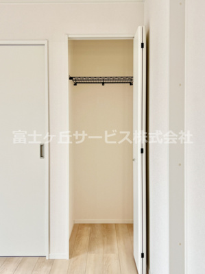 【収納】 | 富士宮市大岩 17期 新築一戸建て 2号棟 | リビングにも収納があります
