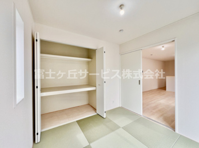 【和室】 | 富士宮市大岩 17期 新築一戸建て 2号棟 | リビング横の4.5帖の和室です