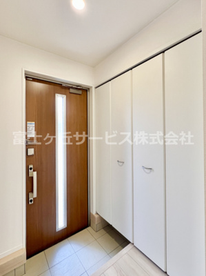 【玄関】 | 富士宮市大岩 17期 新築一戸建て 2号棟 | きれいな玄関です