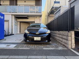【駐車場】 | マンションの駐車場スペース。空きの有無や駐車料金、サイズ規定などについては、改めてお問い合わせください。～即日のご見学可能～　お問合せはお気軽にどうぞ。