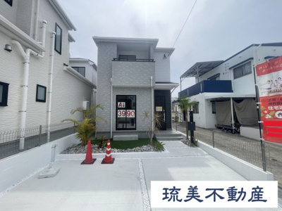 【外観】 | 沖縄市東（全3棟）A号棟 | A号棟　並列駐車2台完備♪オシャレな植栽が映えるお庭付き♪