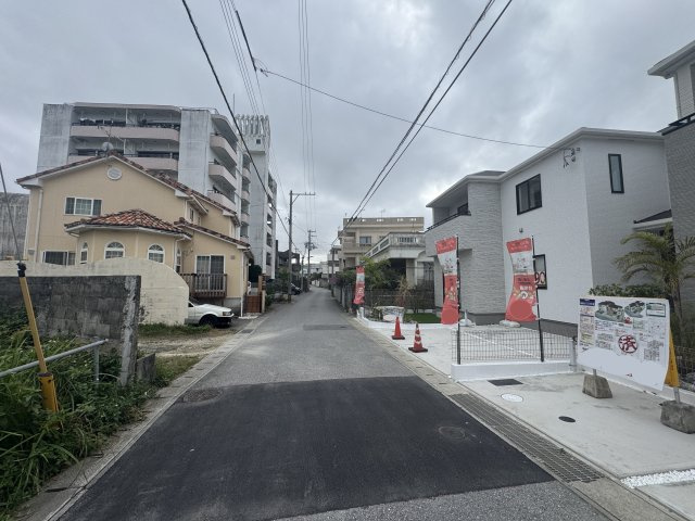 沖縄市東（全3棟）ラストA号棟の前面道路含む現地写真|※南側公道4.9m♪