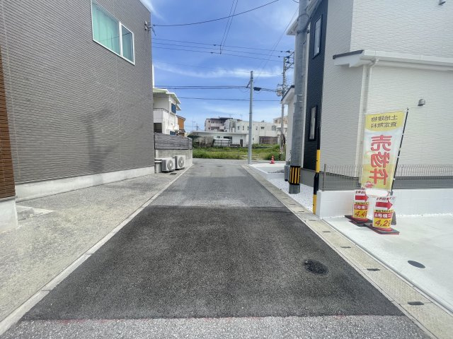 沖縄市東（全3棟）ラストA号棟の前面道路含む現地写真|※東側私道4m♪