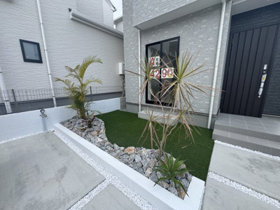 【庭】 | 沖縄市東（全3棟）A号棟 | A号棟　オシャレな植栽が映えるお庭付き♪
