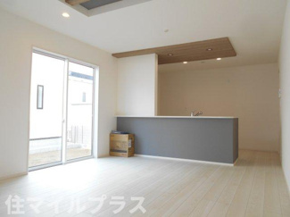 【居間・リビング】 | 郡山市芳賀3丁目新築一戸建て9棟 | こちらのリビングで趣味の時間をお楽しみください