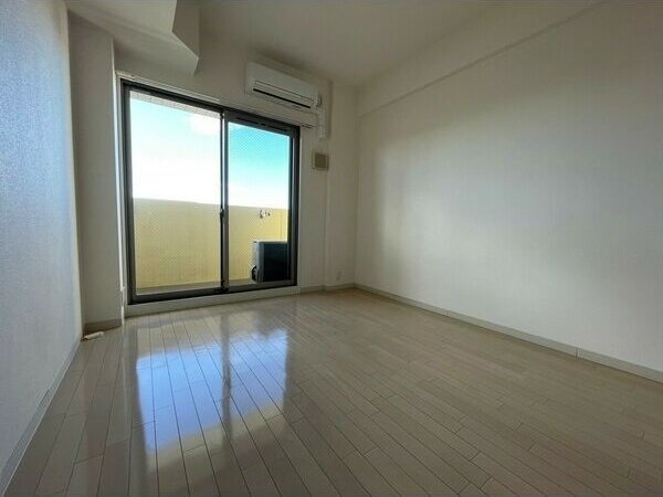 ライジングコート瑞穂通の居間・リビング