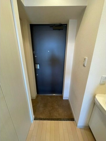 ライジングコート瑞穂通の玄関