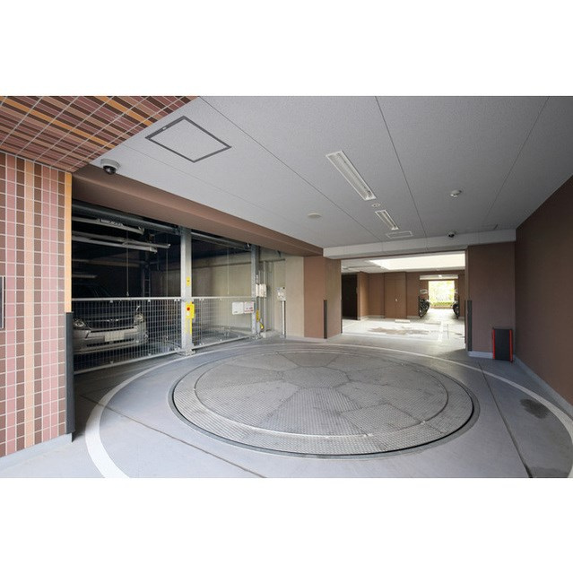 コンフォリア大島の駐車場