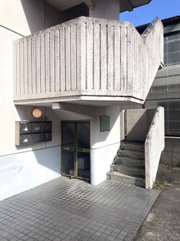 山岡ハイツのエントランス