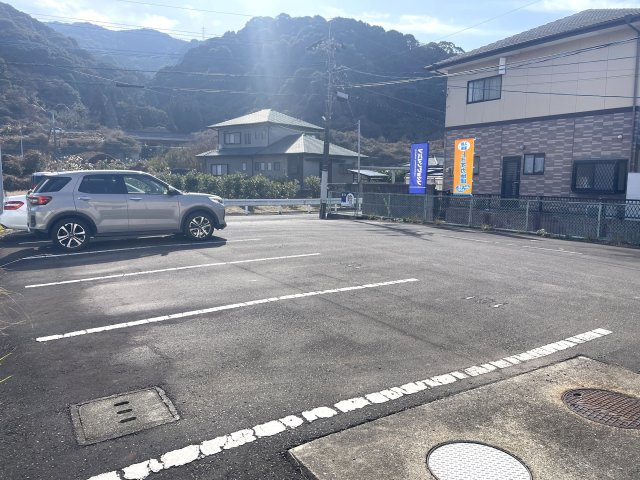山岡ハイツの駐車場
