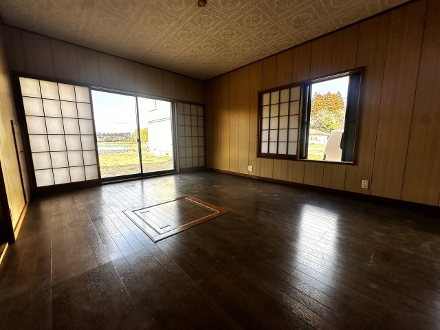 南横川貸家の居間・リビング