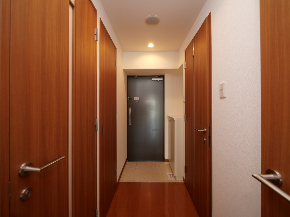 アクアスイート新大阪の玄関