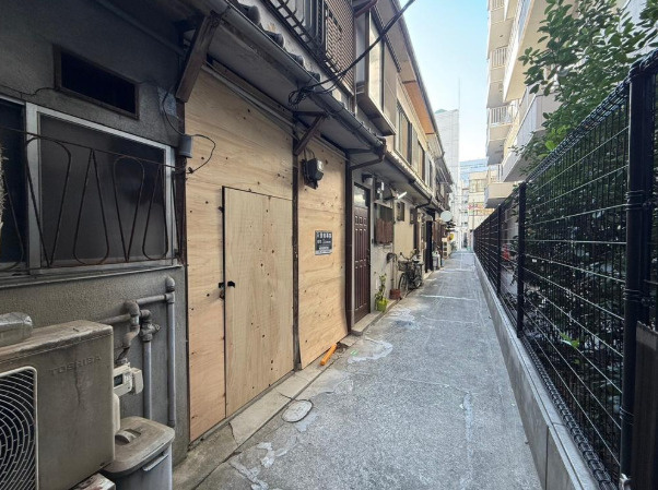 大阪市中央区東心斎橋１丁目の店舗事務所の外観