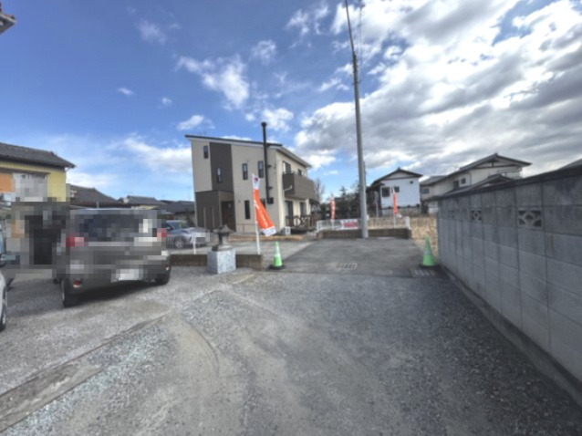 藤岡市藤岡　中古住宅の前面道路含む現地写真|西側前面道路幅員約4.0ｍ