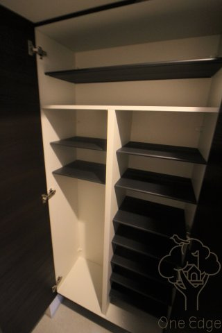 HK Residenceの玄関