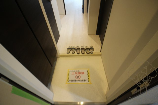 HK Residenceの玄関