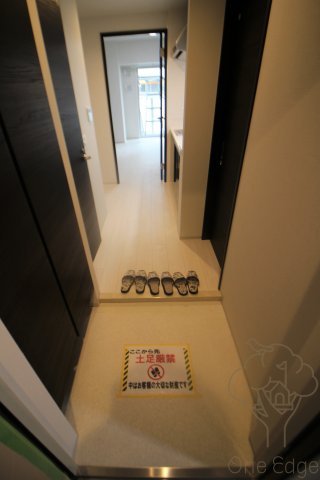 HK Residenceの玄関