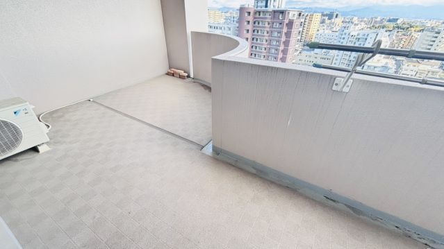 熊本市中央区新大江１丁目の賃貸マンションのバルコニー