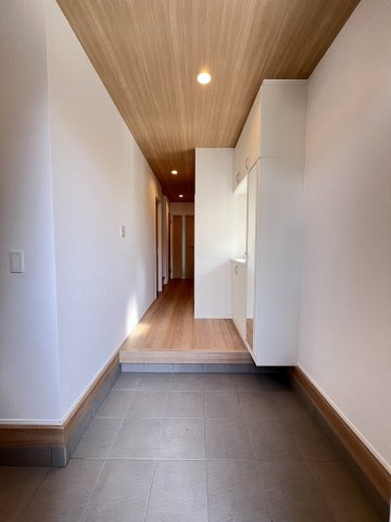 【玄関】 | 高知市介良乙/2号棟