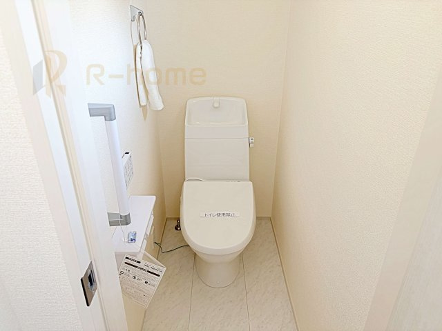 古河市大山第3　新築戸建て　2号棟のトイレ|温水洗浄便座付きのトイレ。
トイレが２ヵ所設置で朝の忙しい時間でも安心です。