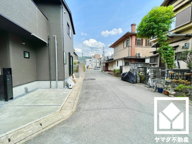 伏見区小栗栖森本町　01期　2号棟の前面道路含む現地写真