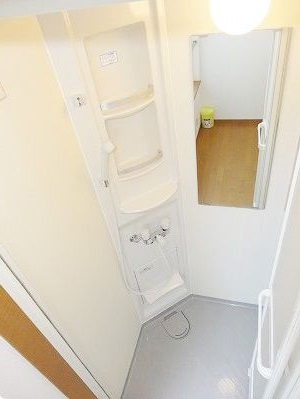 フェリスパルフェの浴室|シャワールームとトイレが分かれているのでバストイレ別でお探しの方にもおすすめです。
