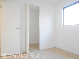 【洋室】 | 本宮市仁井田新築一戸建て2棟 | 落ち着いた色調の洋室です