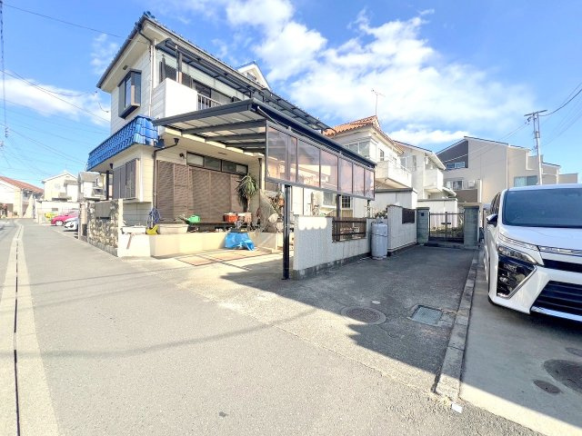 武蔵村山市大南1丁目　リフォーム済み中古戸建の前面道路含む現地写真