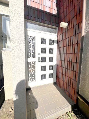 武蔵村山市大南1丁目　リフォーム済み中古戸建の玄関