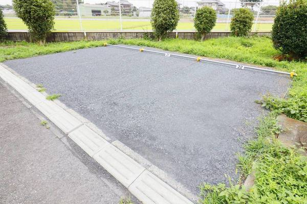 ビレッジハウス東光台1号棟の駐車場