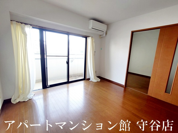 ウエストアールの居間・リビング