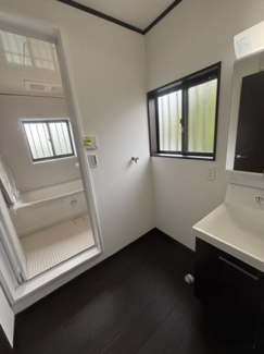 【洗面所】 | 横浜市泉区新橋町　中古住宅　全１棟 | 洗面所