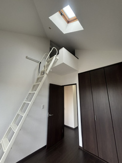 【洋室】 | 横浜市泉区新橋町　中古住宅　全１棟 | 洋室③