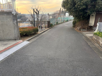 【前面道路含む現地写真】 | 横浜市泉区新橋町　中古住宅　全１棟 | 前面道路