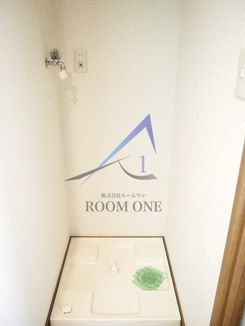 ルーブル千歳船橋の設備|洗濯機置き場です。