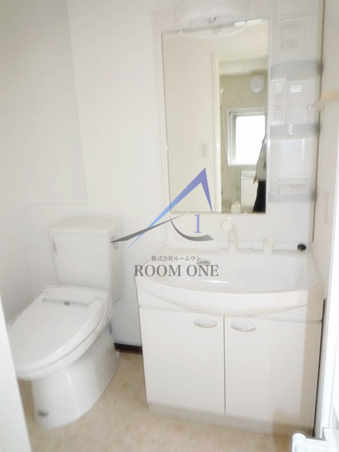 ネクサスグラードの洗面所|独立洗面台です。