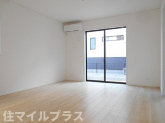 【居間・リビング】 | 本宮市仁井田新築一戸建て2棟 | こちらの居間で趣味の時間をお楽しみください