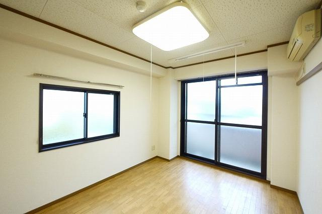 新大宮シティ・パルの居間・リビング